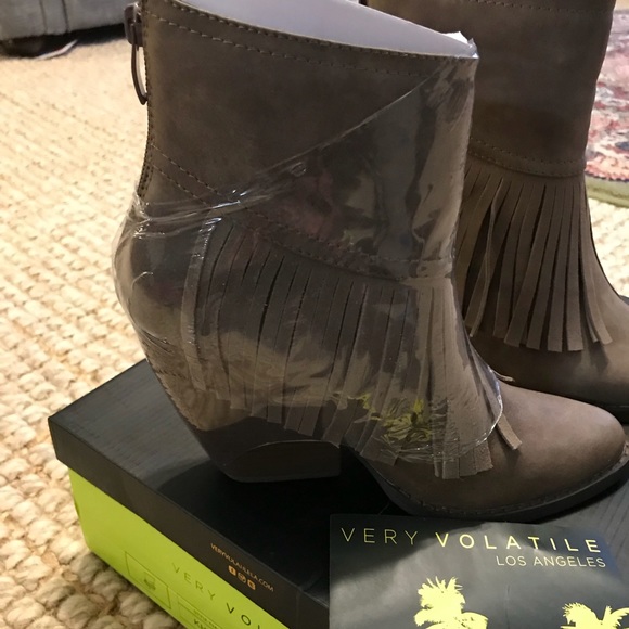 VERY VOLATILELE KHOLE FRINGE BOOTIE ON WEDGE - Picture 7 of 7